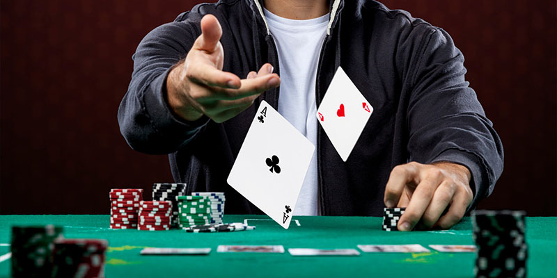 Giới thiệu những hành động trong một ván Poker chuẩn