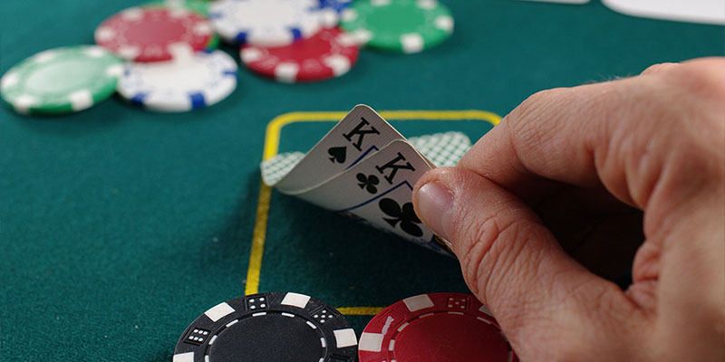 Hướng dẫn chơi Poker trong từng vòng cụ thể